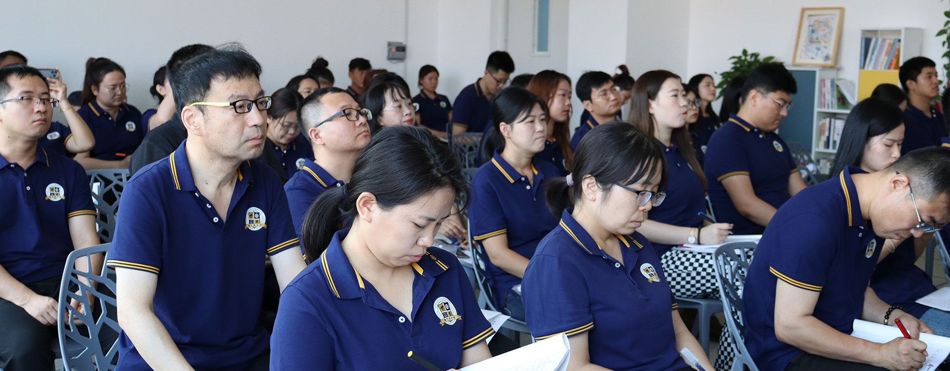 好多男人操操操一个女人最黄的舒服小说